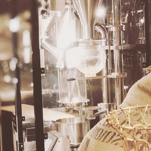 【行列ができる焙煎処クマロマ】マメーラは、ただコーヒー豆をお届けするんじゃない！！『幸せな暮らしのきっかけ』をお届けするんだ！！