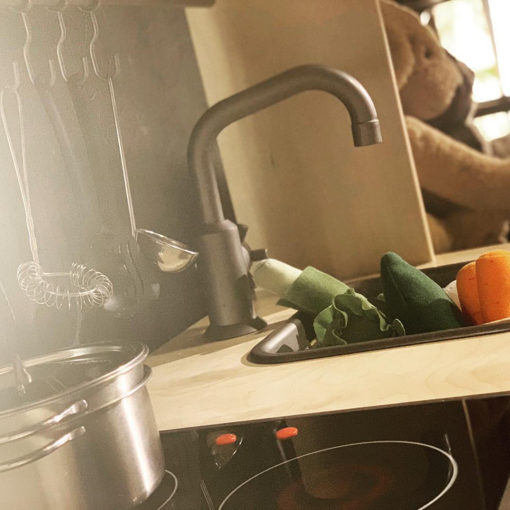 46599976-8009-40A2-9680-ABC2C3E83781